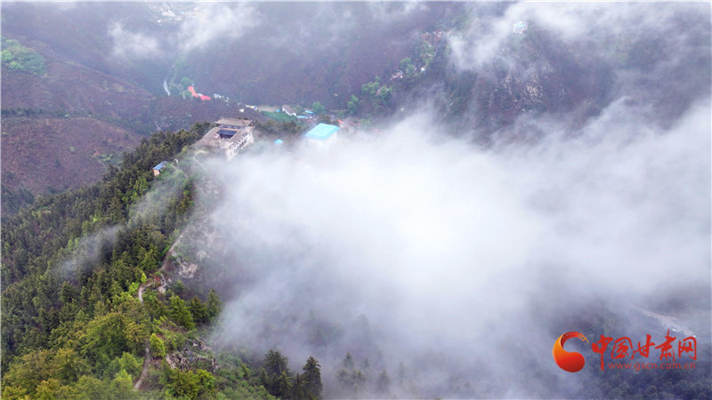 云海胜境兴隆山编辑:狄东阳版权声明:凡注有稿件来源为"中国甘肃网"的