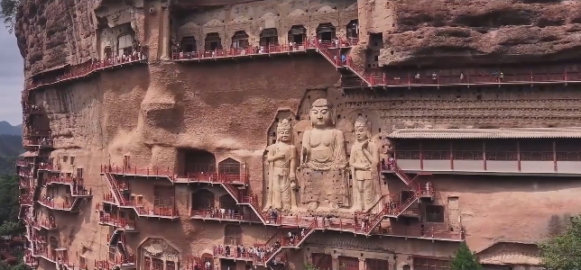 甘肃天水：烟雨麦积山