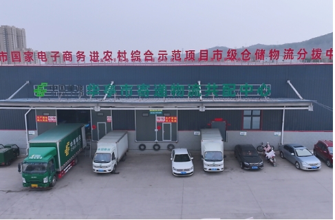 华亭：无人快递车助力农村寄递物流体系建设