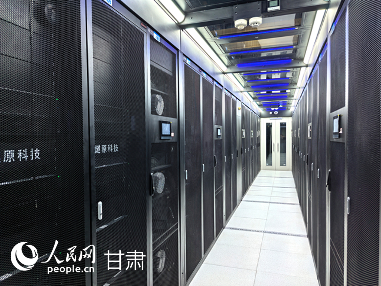 中国移动（甘肃·庆阳）数据中心机房。人民网记者 高翔摄