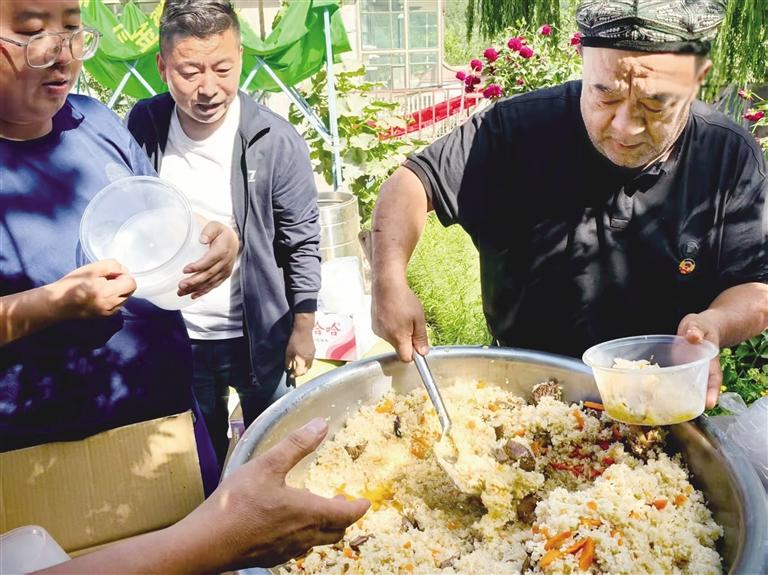 新疆好人阿里木江·哈力克带领团队驰援榆中灾区