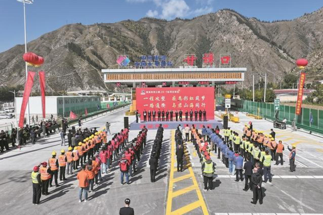 加西公路1标段通行现场。张鹏摄