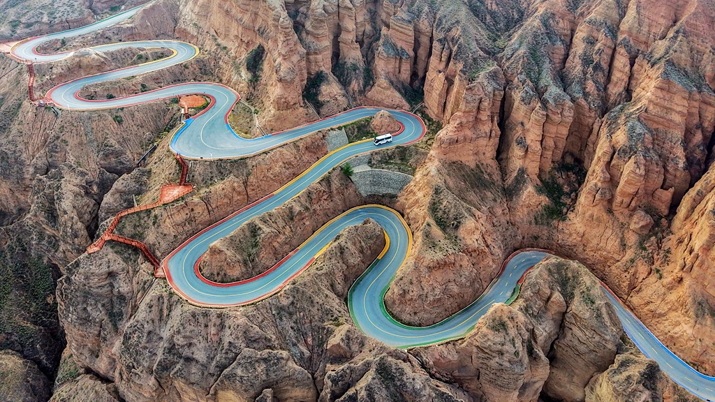 白银景泰：秋染黄河石林 雄奇画卷引客来