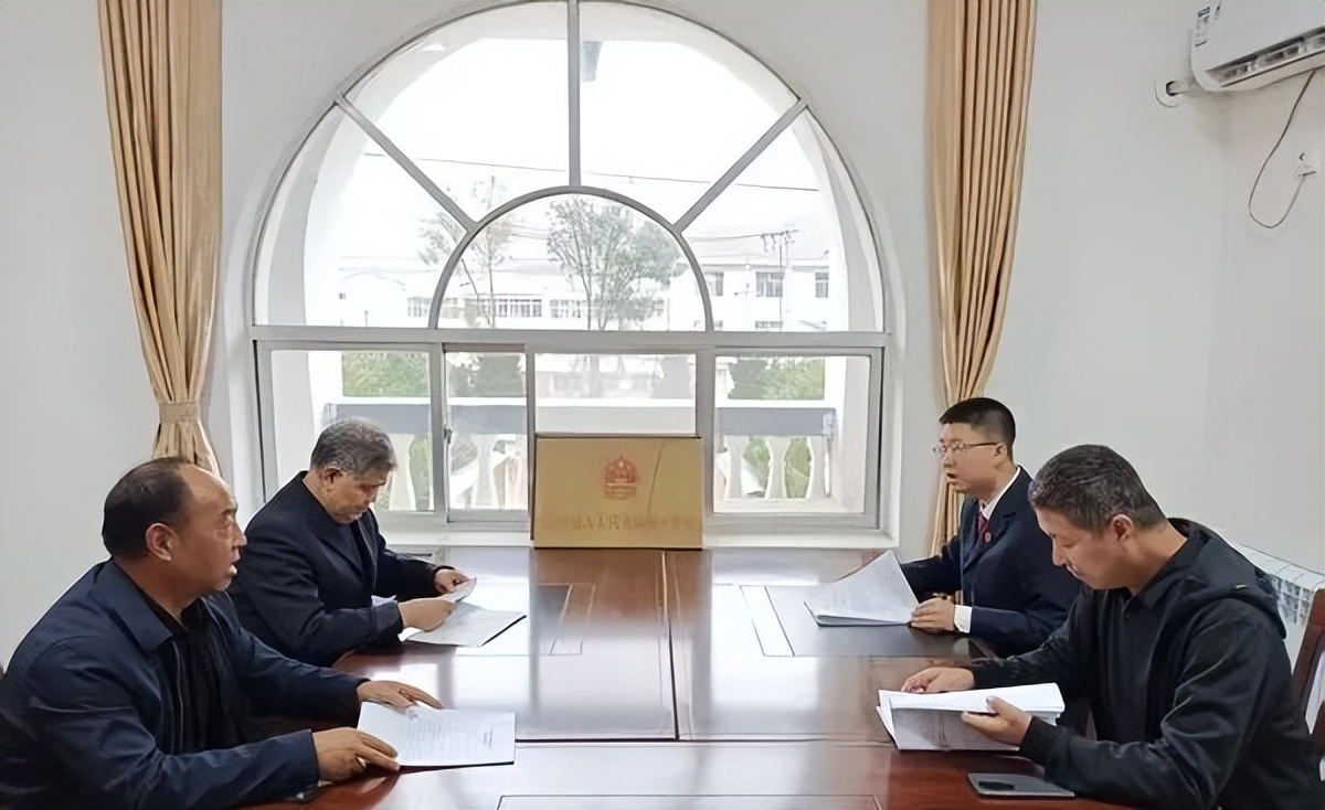 “咱们按调解书来，绝不含糊！”