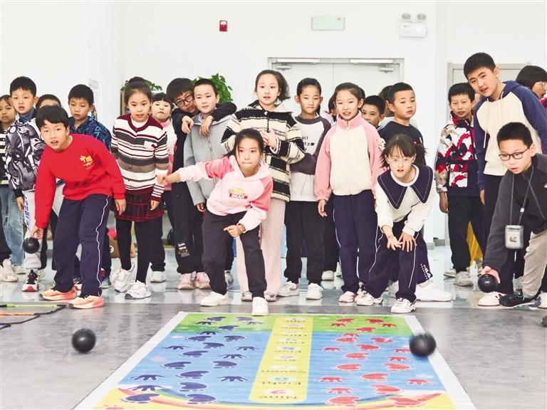 “团团活力圈”护青少年成长