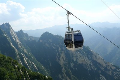 华山西峰索道临时停运百余人滞留