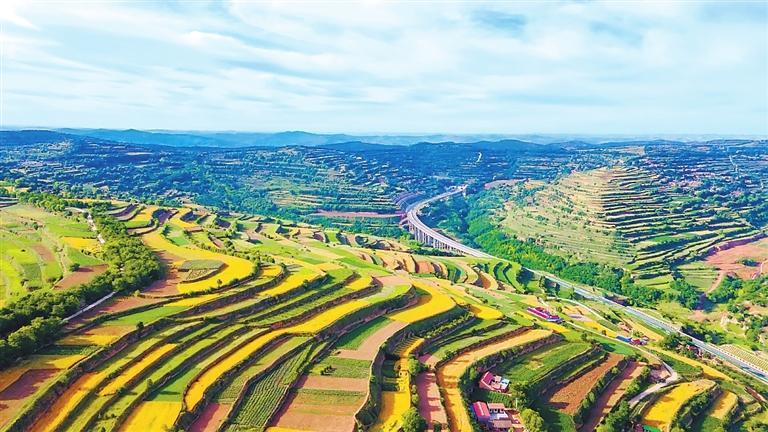 陇上地质奇观 大地壮美画卷