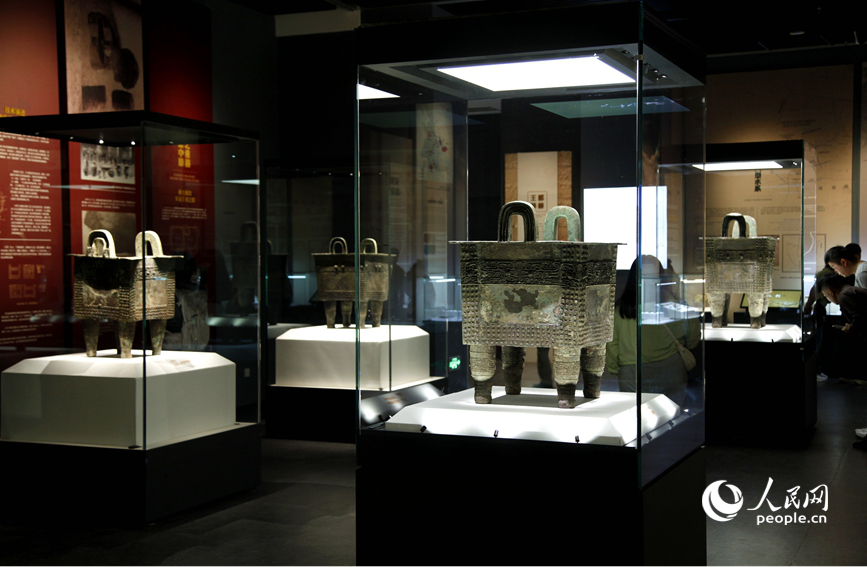 四鼎重逢，再现早商王都的鼎盛气象。人民网 记者肖懿木摄