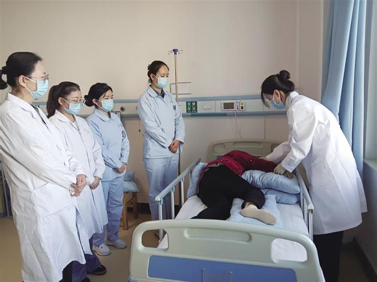 关注世界压疮预防日 预防压疮 定时翻身最关键