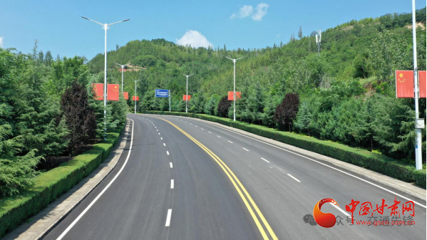 崇信：“四好农村路”牵引农旅融合串起乡村富美图