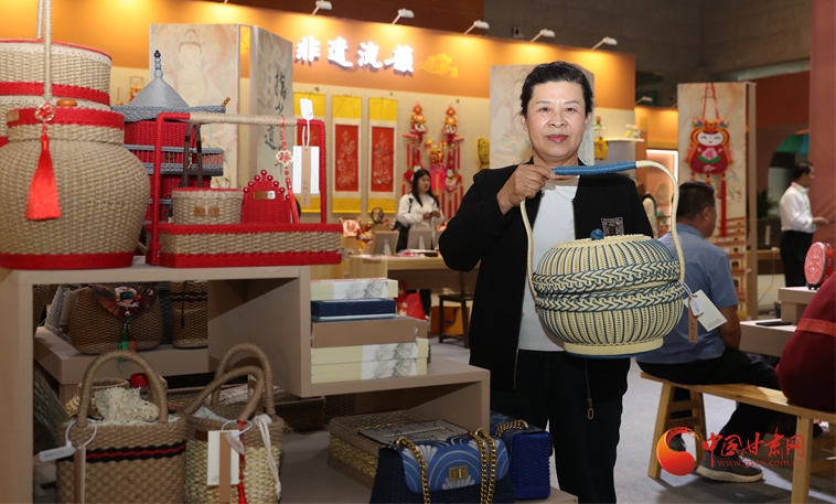 麻绳也时尚 非遗传承人郭英霞的编织梦