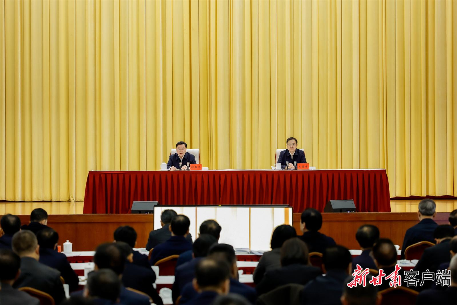 省委理论学习中心组召开专题学习（扩大）会议