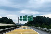 郴州一高速路设置数公里不间断减速带引发吐槽