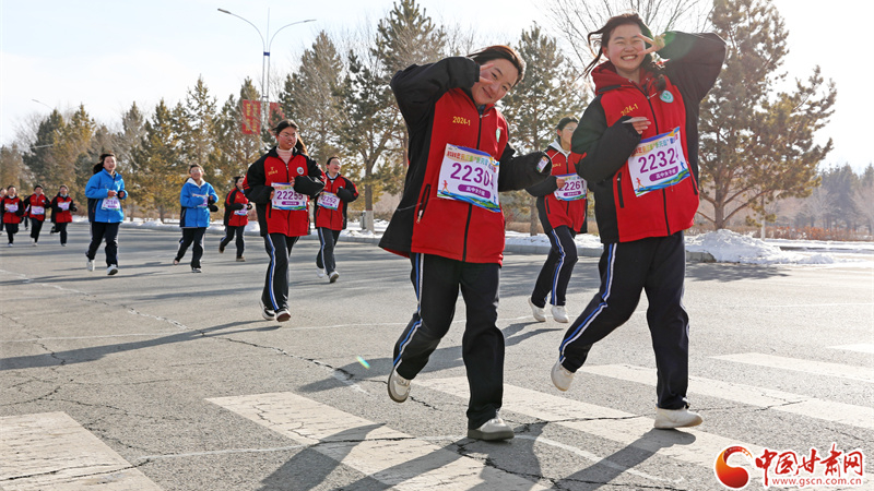 民乐县举办“庆元旦”健步走活动 4600人畅享运动乐趣