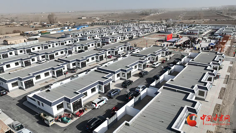 金塔：“暖心路”通村达户促振兴