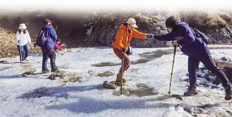 “慢生活”徒步赏景、温泉养生、美食欢聚等“城市微度假”正悄然兴起
