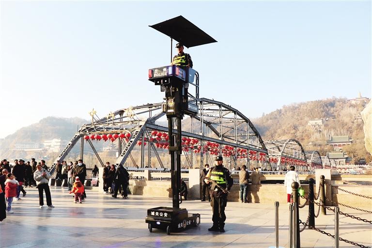 一台到位 全域掌控 警用移动升降执勤岗台中山桥景区上岗