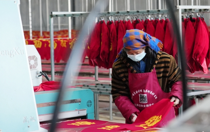 【新春走基层】陇拍客丨庄浪：赶制灯笼迎新春