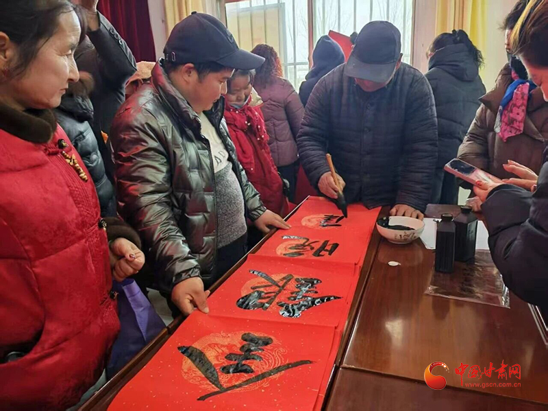 泾川：“村运村唱”热闹开场 点燃乡村春节文化热潮