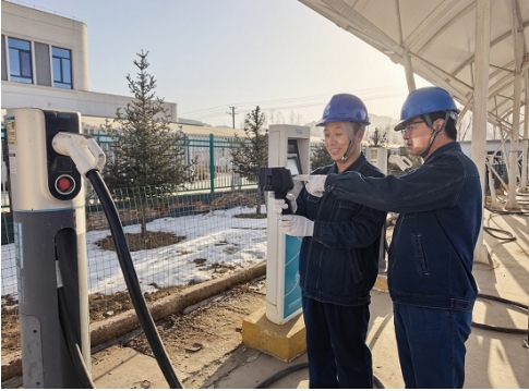 国网庆阳供电公司：“电”亮绿色出行路 “桩”点春节安全网