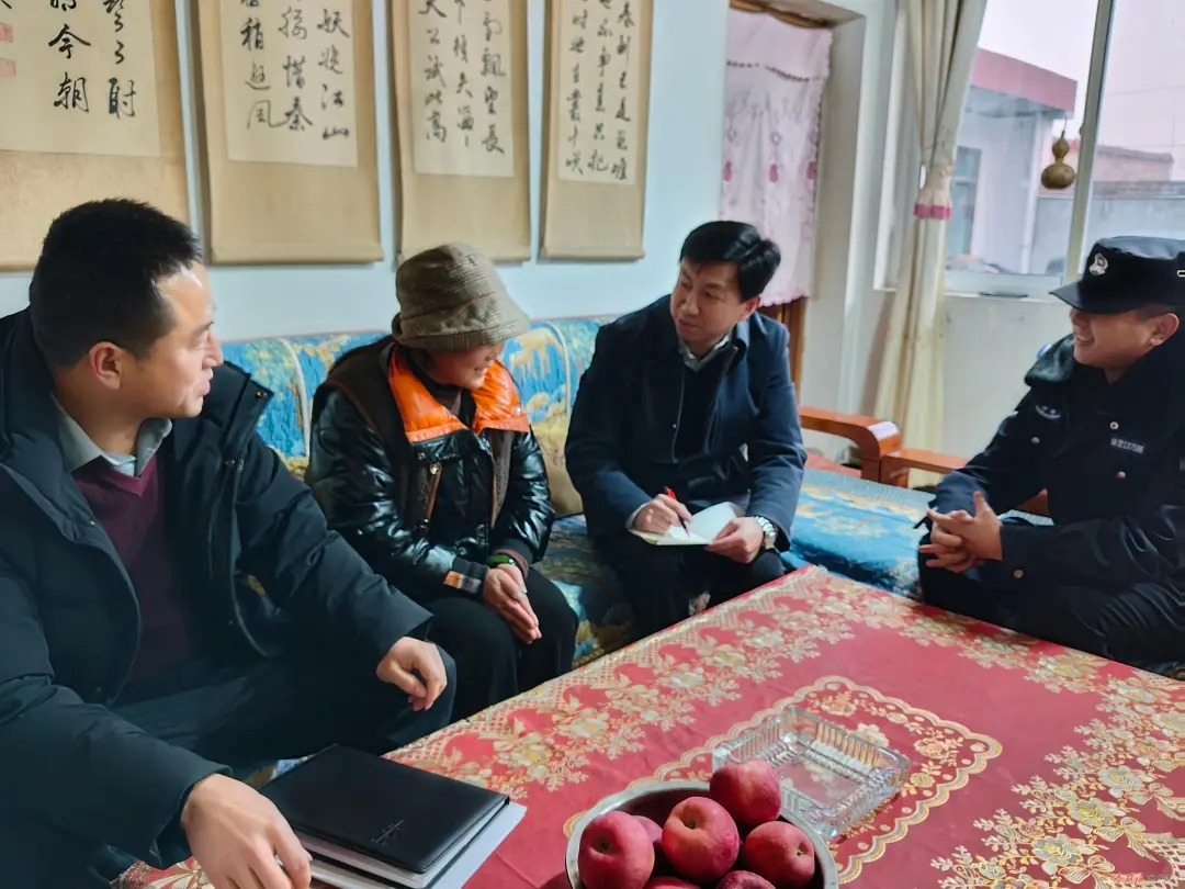 甘肃庄浪县开展“进家门、查矛盾、解难题”活动
