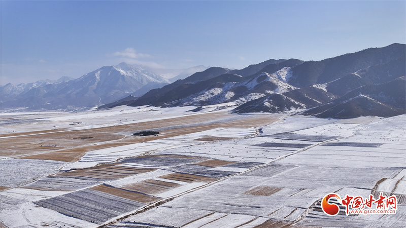陇拍客丨初雪绘景 祁连山的水墨诗篇