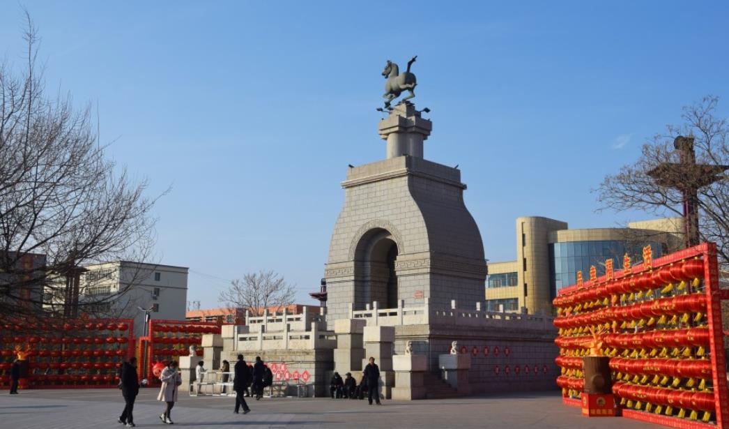 大红灯笼高高挂 古城凉州年味浓