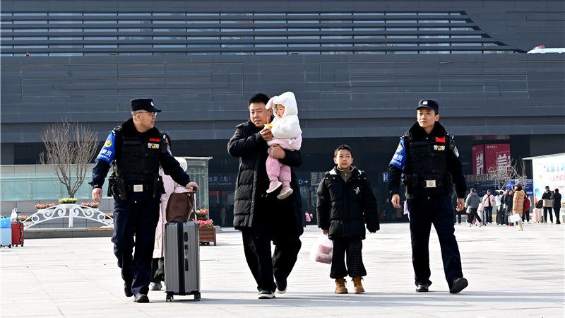 新春走基层丨春潮涌动护归途