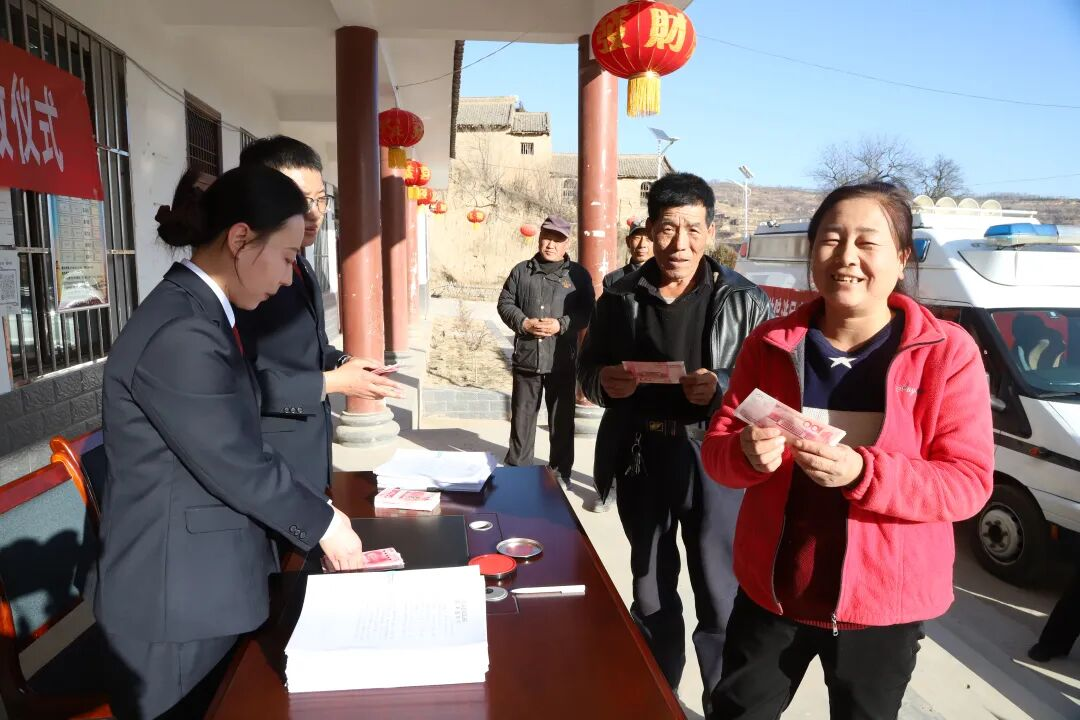 庄浪法院：两张桌子的“司法年礼”