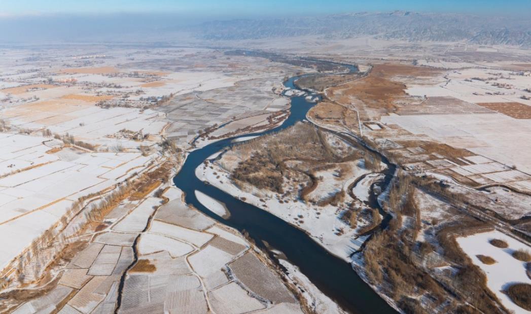 银装素裹黑河湾 张掖冬景别样美