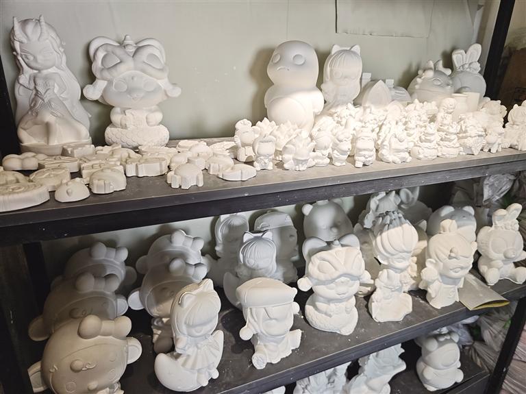 兰州DIY手工热潮兴起 拼豆香薰陶艺玩偶点亮都市生活