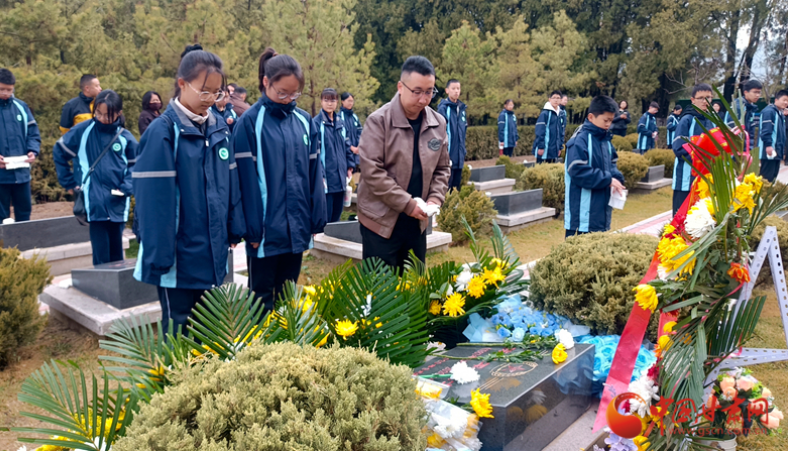 网络中国节·清明|英魂永驻金城 清明缅怀陈红军烈士