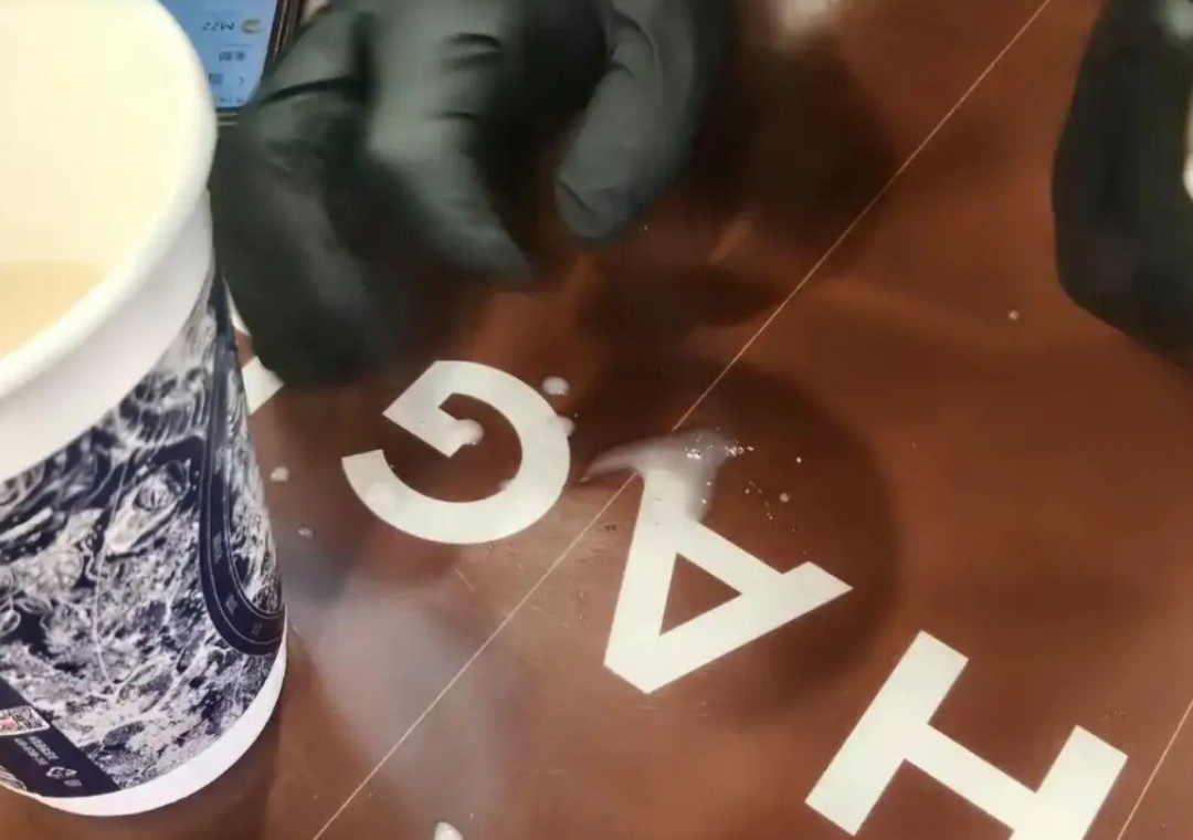 霸王茶姬水银风波两度转向，品牌面对“异化维权”该如何应对？