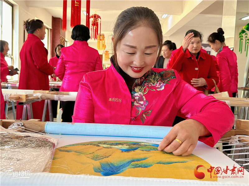 陈丽娟也是一名陇东绣娘