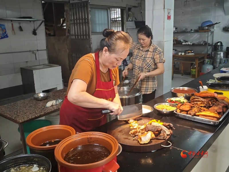 重走中国西北角|二十年的坚守！熊嬢嬢用一碗米粉留住桂林城市的“老味道”