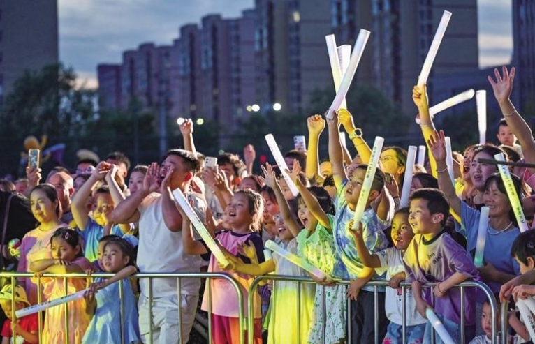 彩虹大合唱点亮兰州新区夏夜