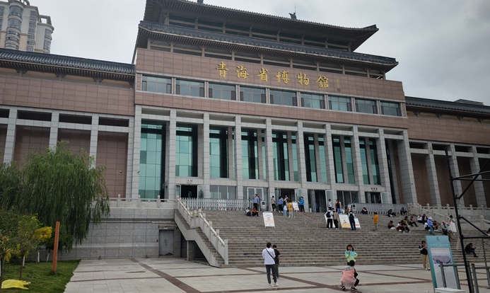 重走中国西北角|“我想把青海的故事讲给更多人听”：学生志愿者在青海省博物馆里的青春接力