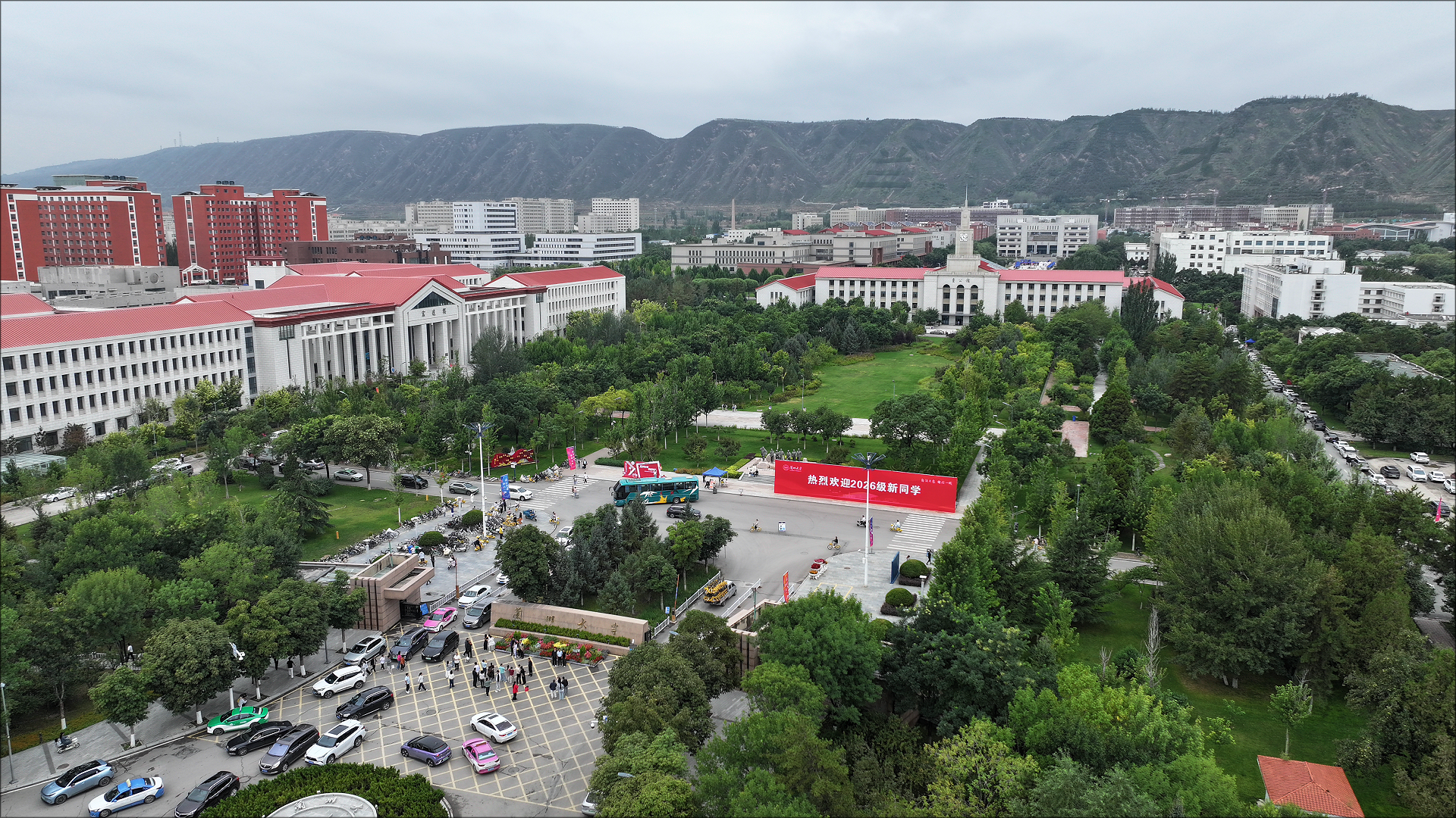视频｜开学啦！兰州大学专属迎新藏满巧思，一起解锁兰大新生的开学仪式感