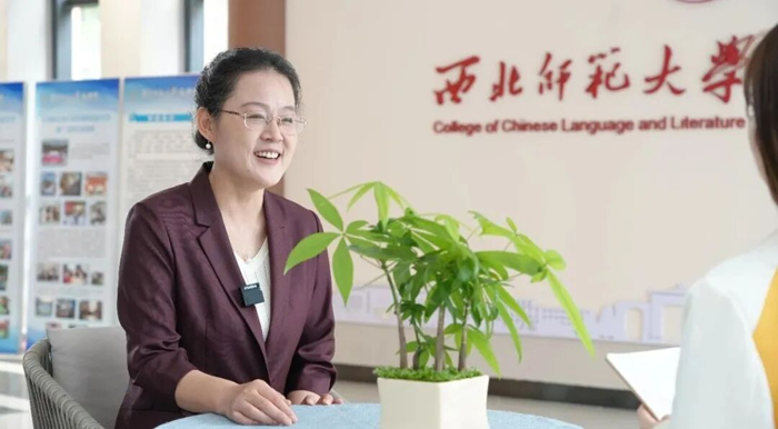 马粉英:做新时代育梦成光的提灯人