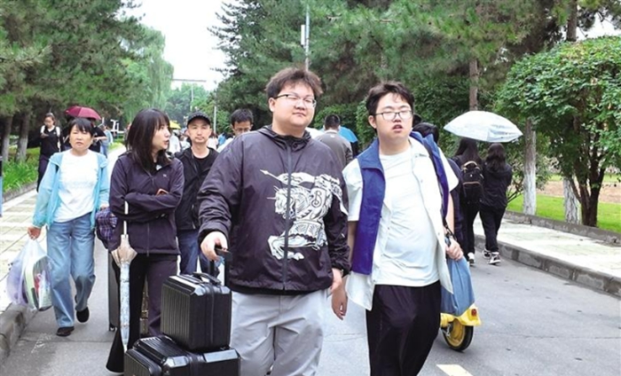 金城有暖意在兰高校花式服务点亮2026开学季