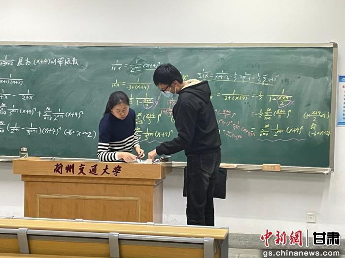 三尺讲台践初心 兰州交大教师深耕育人一线