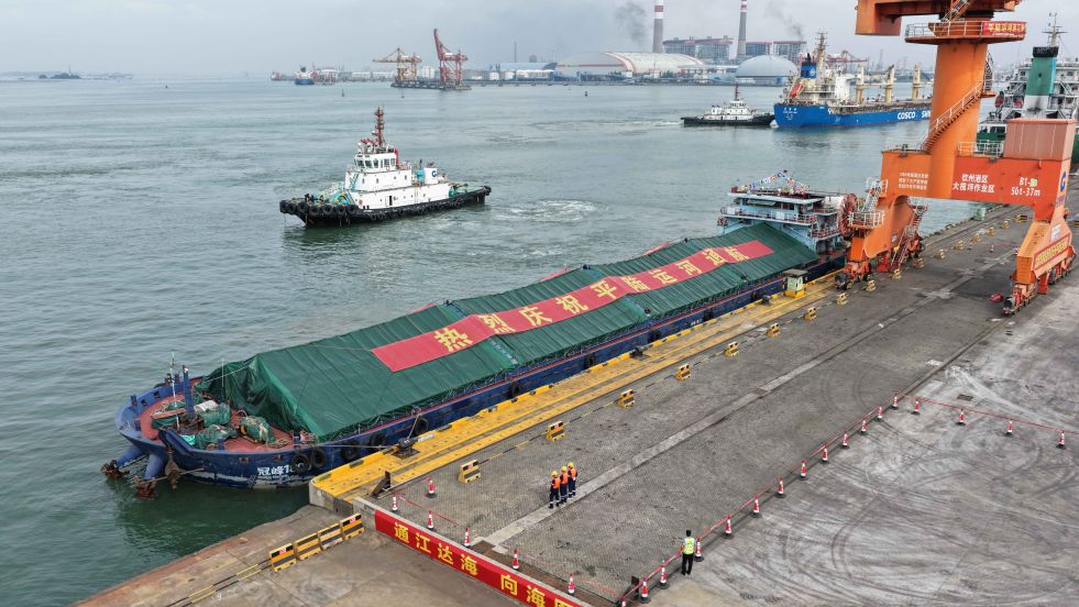 平陆运河通航 中国建成西南地区通往东盟新通道