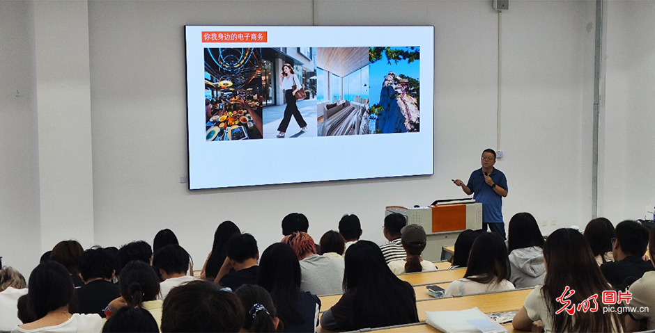 就业服务前移：从帮扶求职到陪伴领航