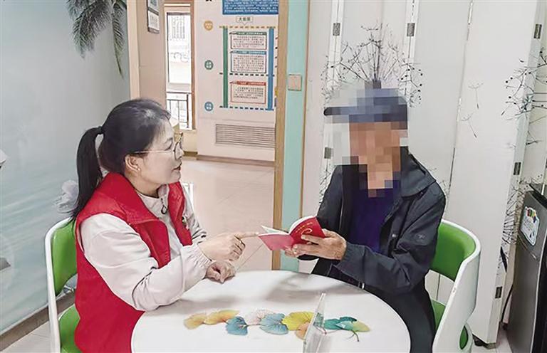 西固上坎社区网格员张小芳