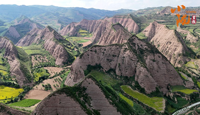 武山鲁班山：奇峡铺画廊 丹霞染水墨