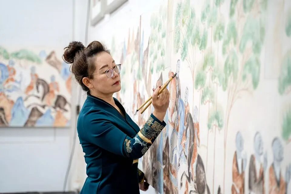 传承千年敦煌岩彩画，是我生命的一部分